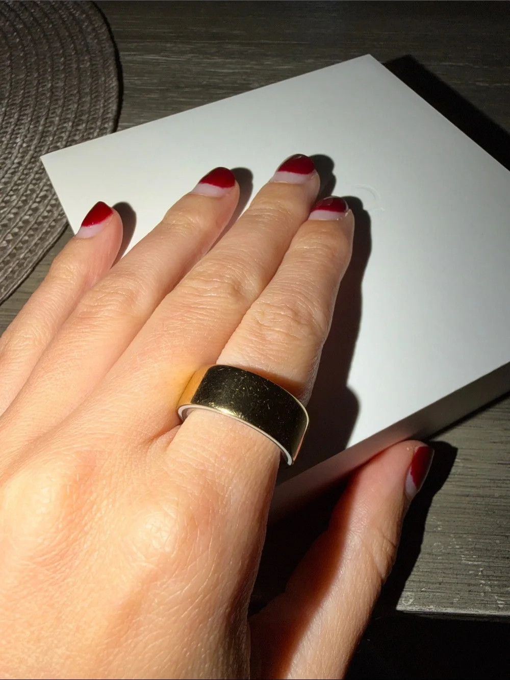Oura ring 4 gold size 6 with box and charging dock